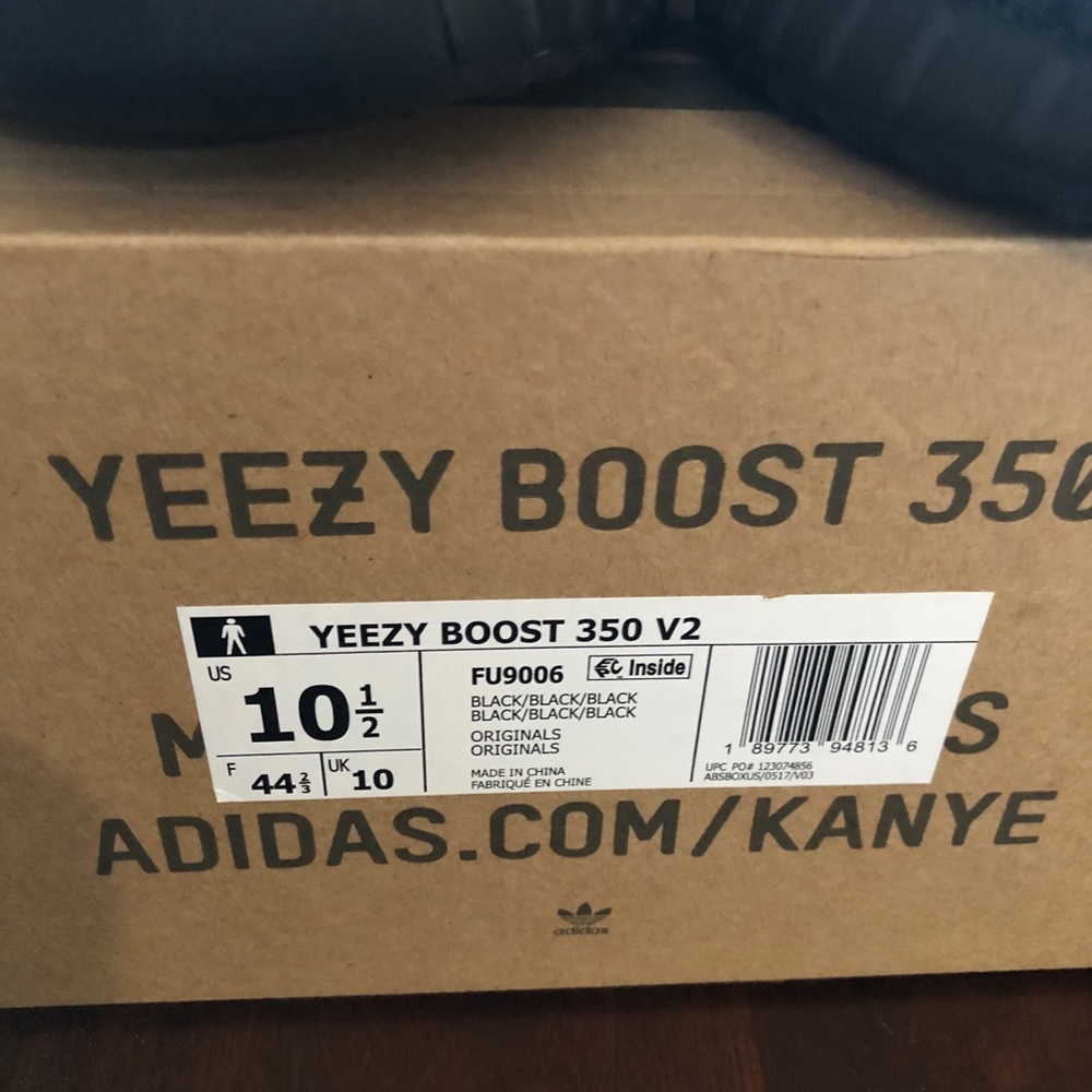 Yeezy 350 black static non reflective,